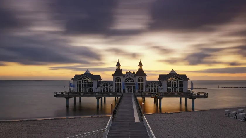 evadez-vous-entre-mer-et-collines-decouvrez-la-station-balneaire-normande-qui-illumine-la-cote-fleurie
