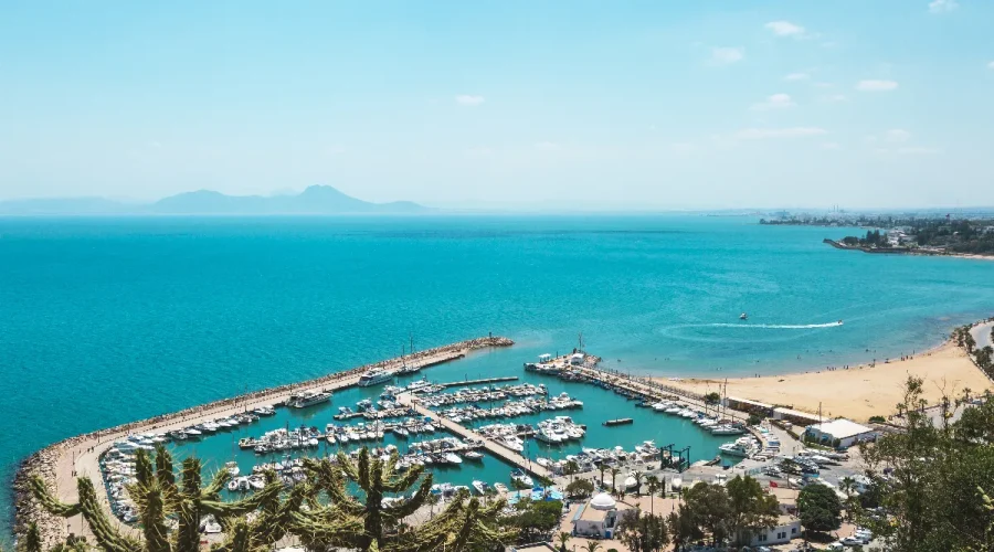 evasion-en-tunisie-des-vacances-ensoleillees-a-moins-de-270-euros-par-personne