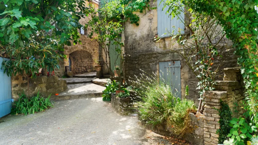 explorez-6-perles-cachees-de-provence-des-villages-magnifiques-et-moins-connus-a-decouvrir