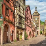 explorez-ce-village-du-bas-rhin-niche-a-flanc-de-colline-un-joyau-de-lalsace-a-decouvrir