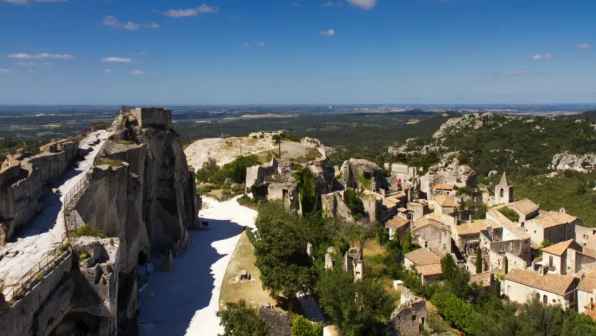 explorez-le-joyau-medieval-en-provence-une-perle-perchee-pleine-de-charme-et-dhistoire