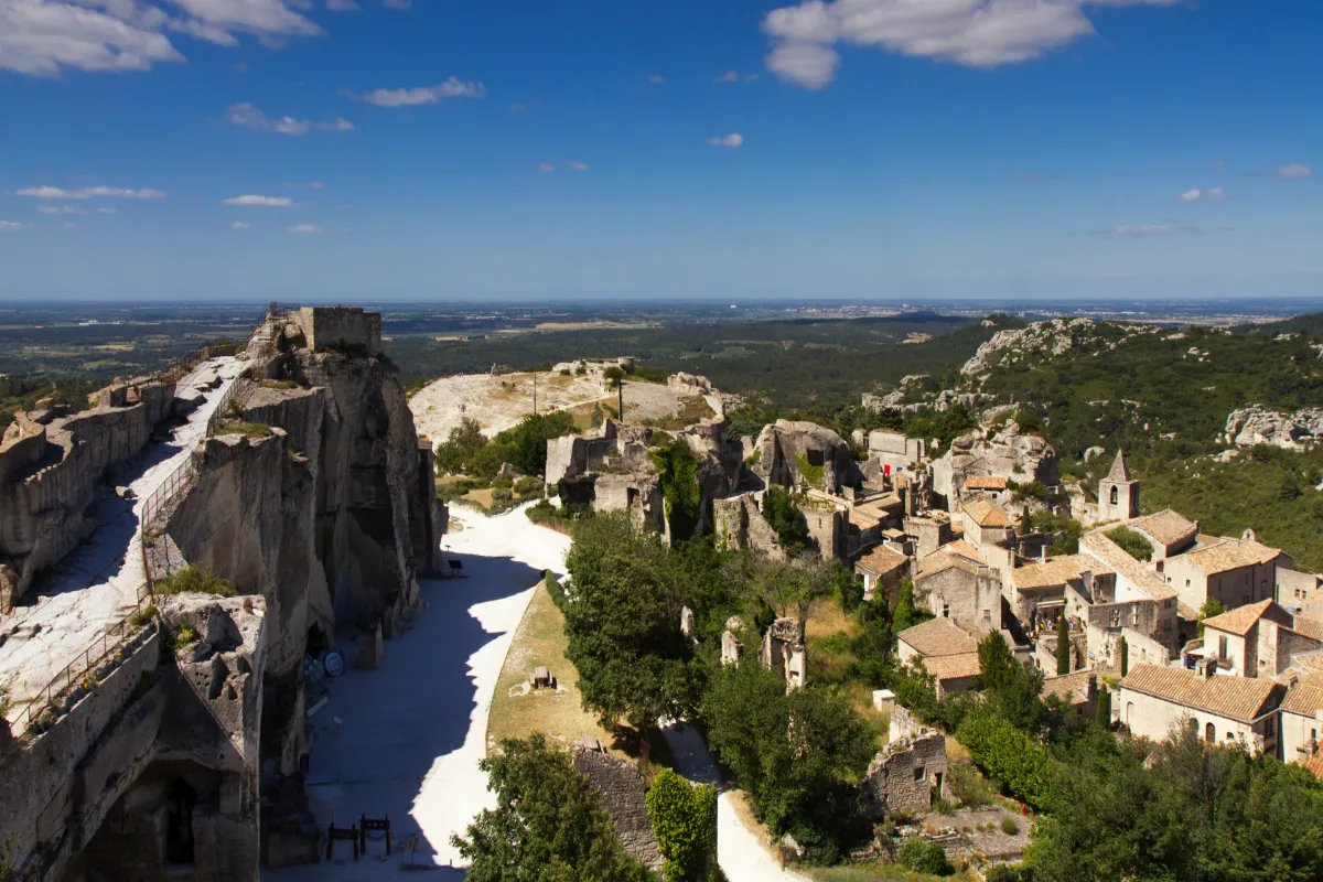 Explorez le joyau médiéval en Provence : une perle perchée pleine de charme et d&rsquo;histoire