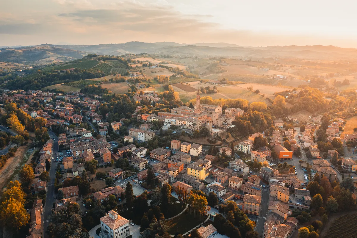 Explorez le village médiéval du Beaujolais : une perle rare parmi les plus beaux de France