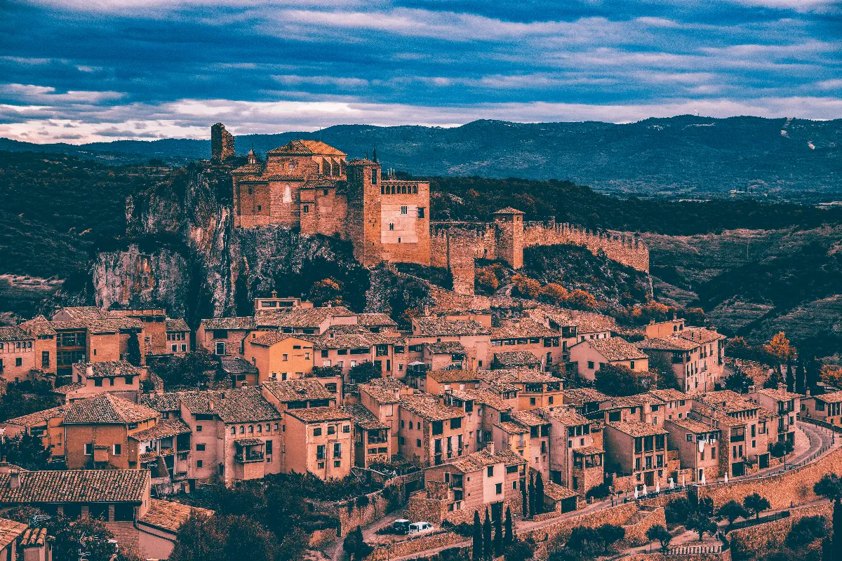 Explorez le village médiéval du Beaujolais : une perle rare parmi les plus beaux de France