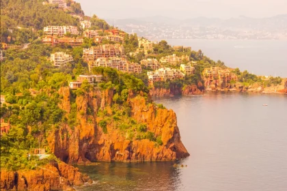 explorez-les-charmes-caches-dun-village-des-alpes-maritimes-classe-parmi-les-plus-seduisants-de-france