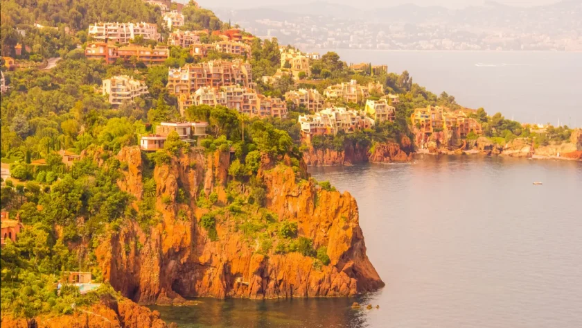 explorez-les-charmes-caches-dun-village-des-alpes-maritimes-classe-parmi-les-plus-seduisants-de-france