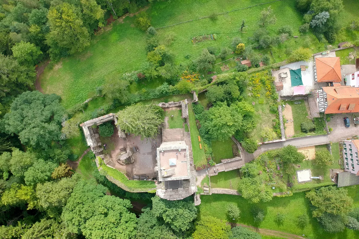 Incroyable mais vrai : un nouveau château inauguré l&rsquo;année dernière devient la nouvelle attraction qui cartonne