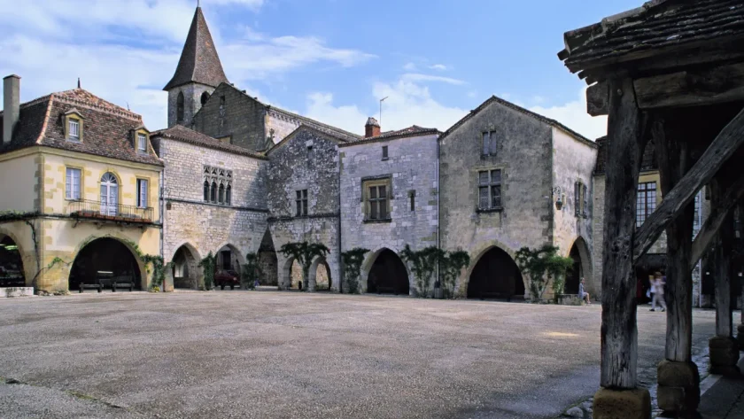 monpazier-tresor-de-dordogne-decouvrez-le-village-aux-32-monuments-historiques