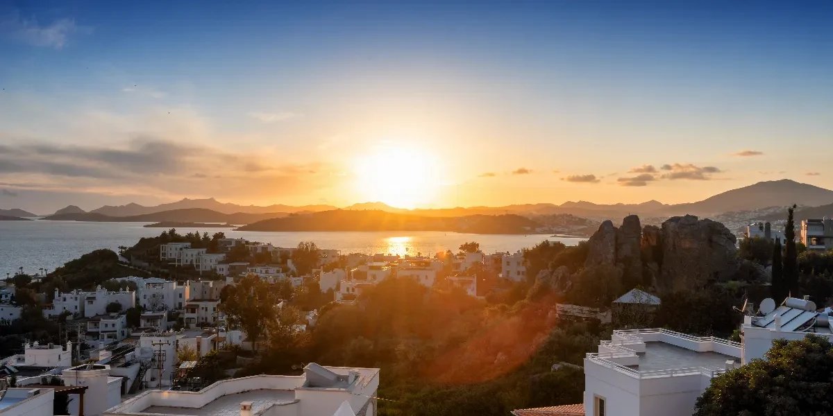 oubliez-marseille-et-nice-cap-sur-toulon-la-ville-tendance-de-la-cote-dazur-regorgeant-de-petits-tresors-a-visiter