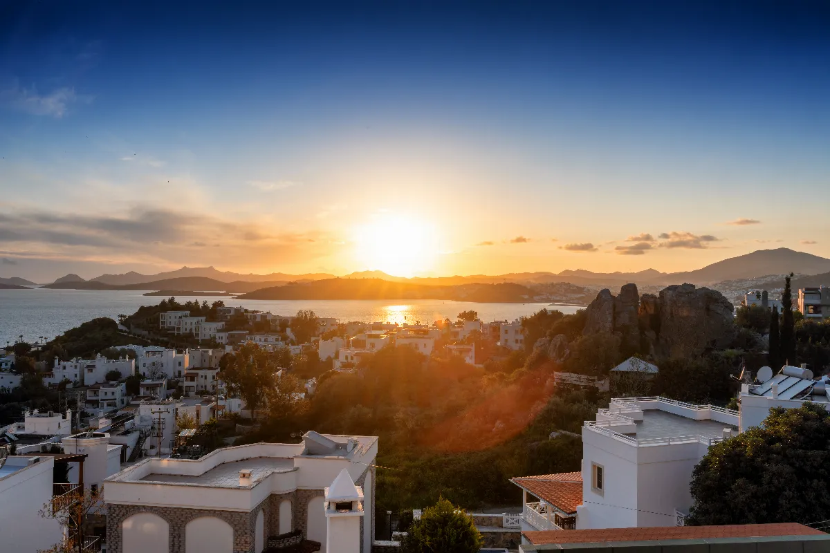 oubliez-marseille-et-nice-cap-sur-toulon-la-ville-tendance-de-la-cote-dazur-regorgeant-de-petits-tresors-a-visiter