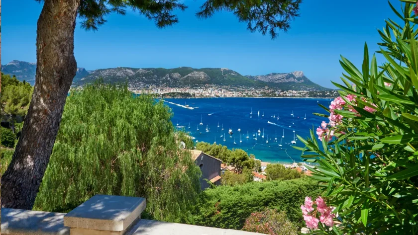 pour-lete-2024-vers-quels-departements-francais-les-touristes-se-ruent-ils-les-reponses-sont-ici