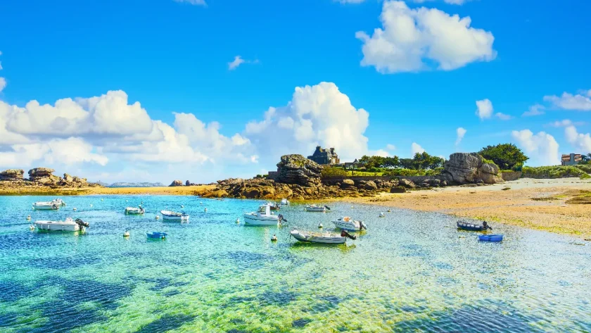 pourquoi-la-bretagne-est-elle-la-destination-ideale-pour-lete-decouvrez-ses-atouts-incontournables