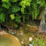 provence-alpes-cote-dazur-partez-a-la-decouverte-des-majestueuses-cascades-et-leurs-vertigineuses-chutes-deau-de-90-metres