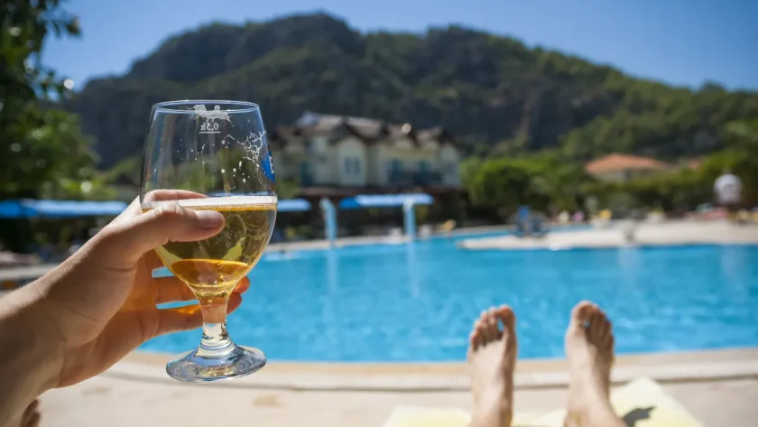sept-idees-de-week-ends-insolites-en-france-pour-une-evasion-totale-spa-a-la-biere-meditation-a-labbaye-et-plus