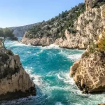 un-tresor-cache-sur-les-rivages-de-provence-decouvrez-un-depaysement-assure-sans-vous-ruiner-cet-ete