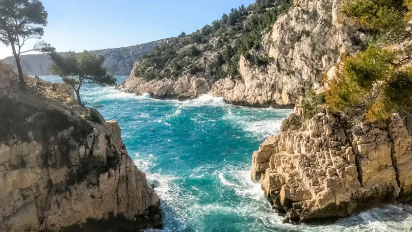 un-tresor-cache-sur-les-rivages-de-provence-decouvrez-un-depaysement-assure-sans-vous-ruiner-cet-ete