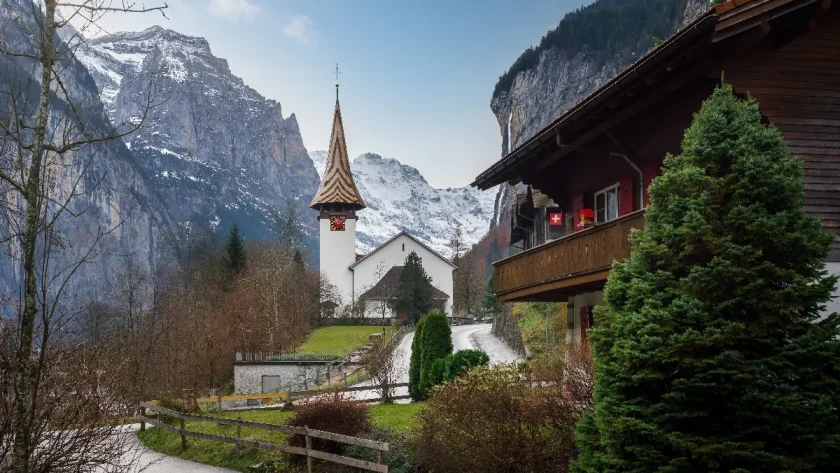 une-ville-suisse-envisage-de-faire-payer-lentree-aux-touristes-dun-jour-pour-reguler-les-foules