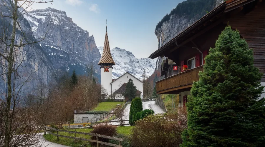 une-ville-suisse-envisage-de-faire-payer-lentree-aux-touristes-dun-jour-pour-reguler-les-foules