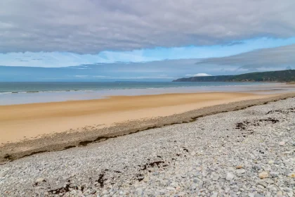 a-2h-de-caen-decouvrez-cette-plage-sauvage-du-cotentin-qui-vous-coupera-le-souffle