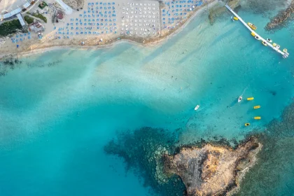 a-2h30-de-paris-decouvrez-la-ville-nichee-dans-une-des-plus-belles-baies-du-monde-qui-a-charme-jules-verne-et-colette