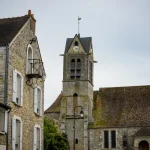 a-seulement-1h-de-paris-ce-village-meconnu-est-celebre-pour-sa-mairie-dans-un-chateau-du-xviie-siecle