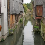 a-seulement-2h-de-paris-partez-a-la-decouverte-de-la-petite-venise-de-france-une-charmante-commune-normande