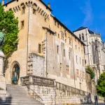 au-coeur-de-la-savoie-ce-joyau-architectural-merite-une-visite-incontournable