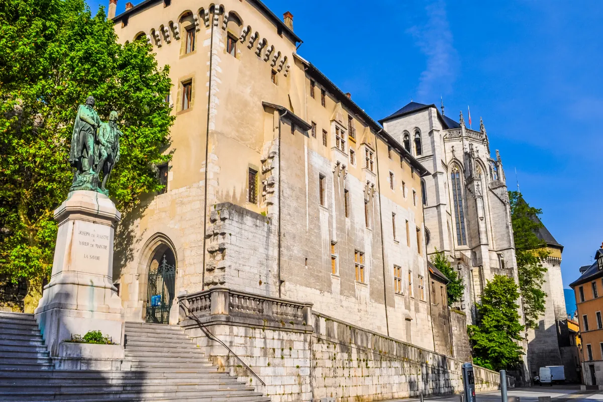 Au cœur de la Savoie, ce joyau architectural mérite une visite incontournable