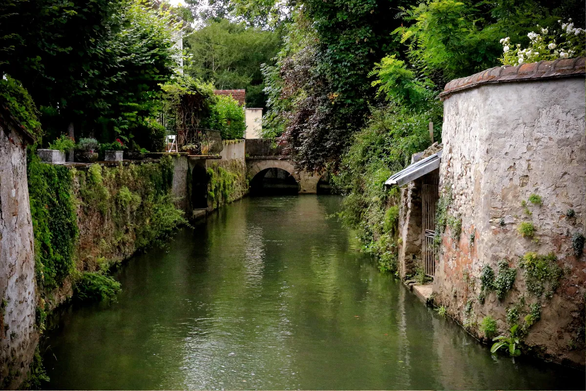 Au cœur de la vallée des peintres, ce village enchanteur se situe à seulement 50 minutes de Paris