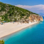 autrefois-interdit-ce-pays-europeen-revele-des-plages-paradisiaques-dignes-des-maldives-a-moindre-cout