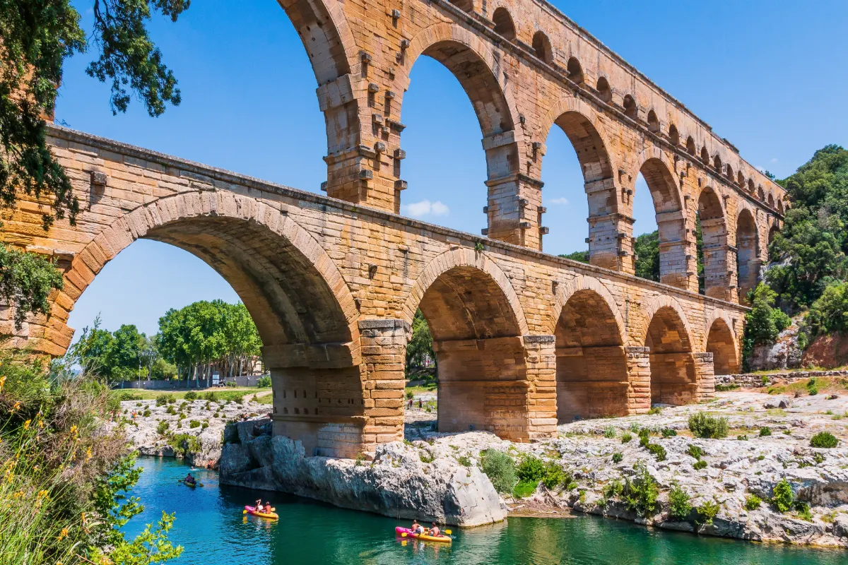 Ce joyau du Gard est une ville française incontournable et mérite une visite