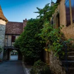 ce-village-medieval-du-sud-de-la-france-immortalise-par-le-photographe-doisneau-est-un-veritable-bijou