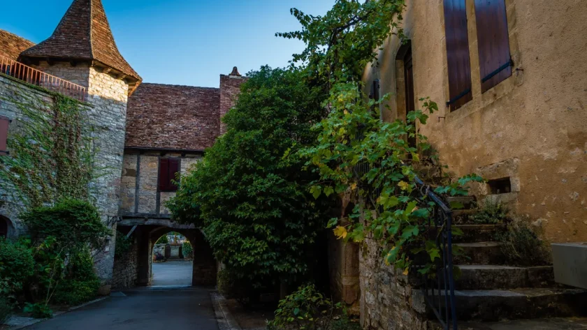 ce-village-medieval-du-sud-de-la-france-immortalise-par-le-photographe-doisneau-est-un-veritable-bijou