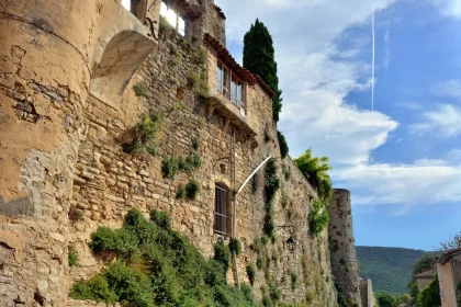 ce-village-provencal-ou-se-melent-art-de-vivre-patrimoine-et-terroir-est-un-joyau-a-decouvrir-bonnieux