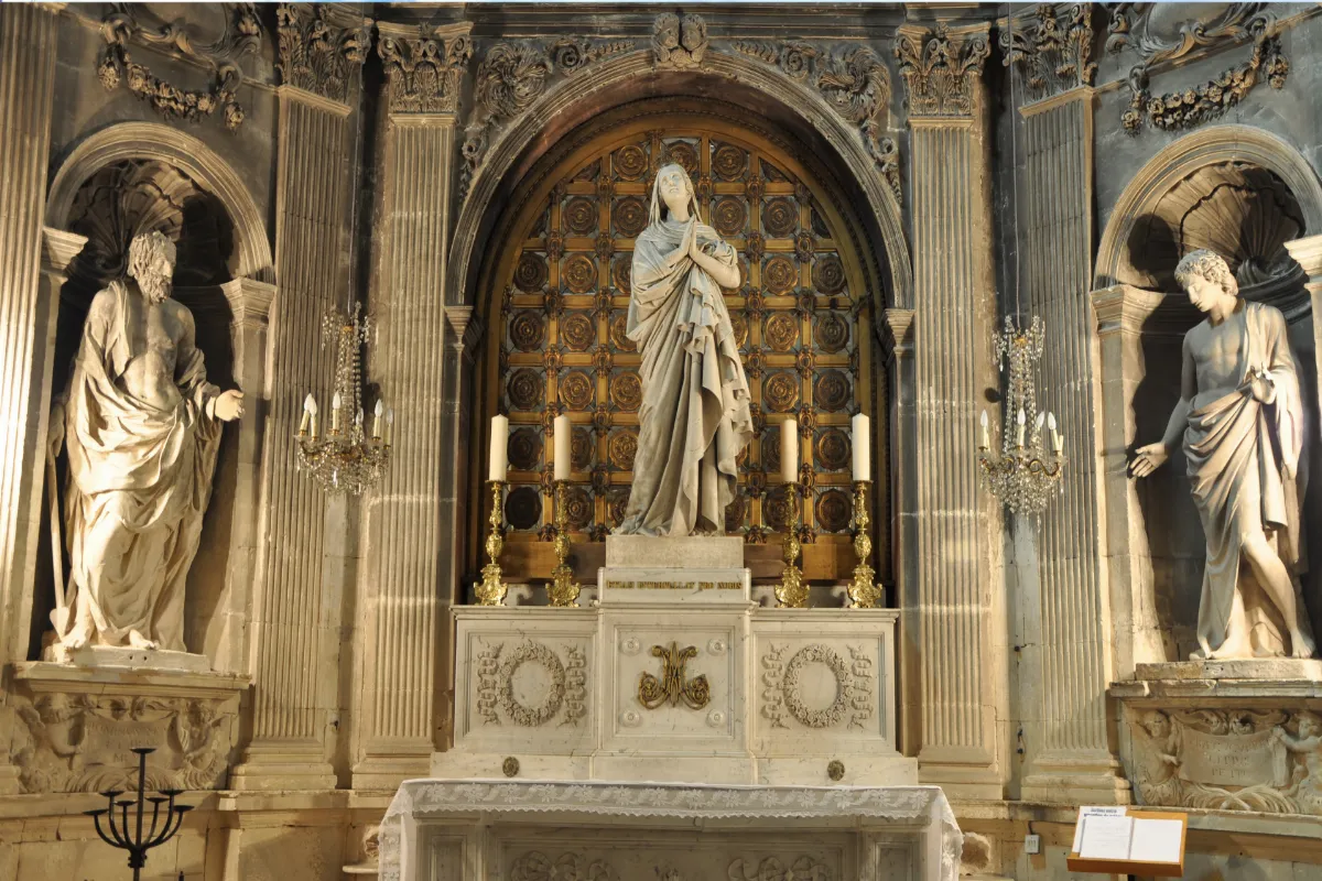 Cette cathédrale se classe parmi les plus belles de Provence-Alpes-Côte d&rsquo;Azur, avec un charme irrésistible