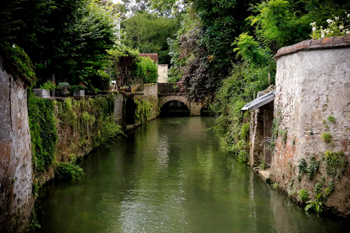 Classé « La Venise d&rsquo;Île-de-France », ce village accessible en pass Navigo est une bulle de nature à quelques minutes de Paris