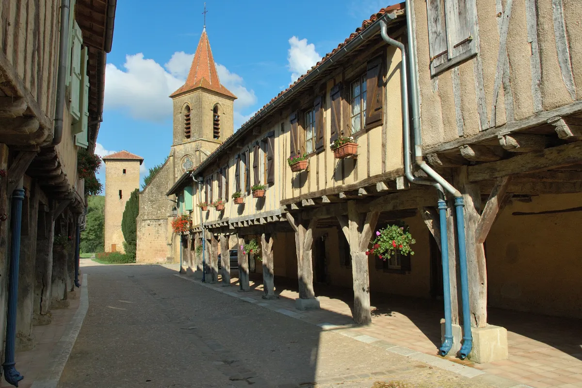 Classé parmi les plus beaux détours de France, ce joyau du Gers est un incontournable