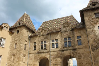 classe-parmi-les-plus-beaux-detours-de-france-ce-village-de-lisere-est-un-tresor-a-decouvrir