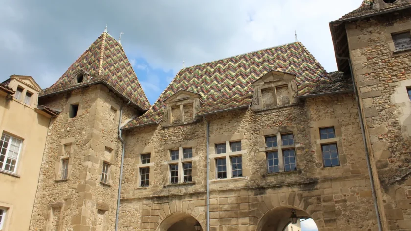 classe-parmi-les-plus-beaux-detours-de-france-ce-village-de-lisere-est-un-tresor-a-decouvrir