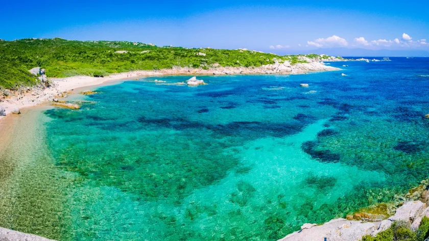 consideree-comme-lune-des-plus-belles-iles-deurope-cette-destination-offre-des-nuits-gratuites-pour-les-moins-de-35-ans