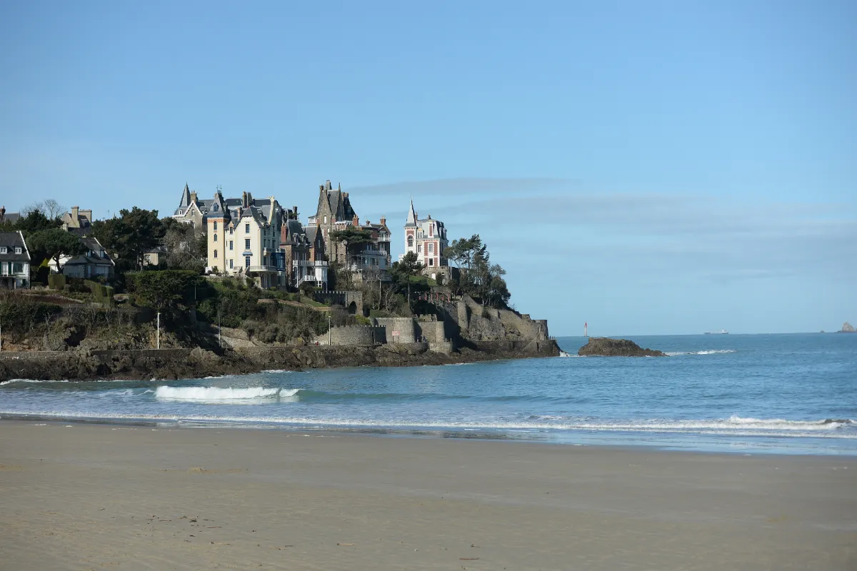 Découverte du « Petit Nice » breton : la ville où se niche une Baie des Anges insoupçonnée en Bretagne