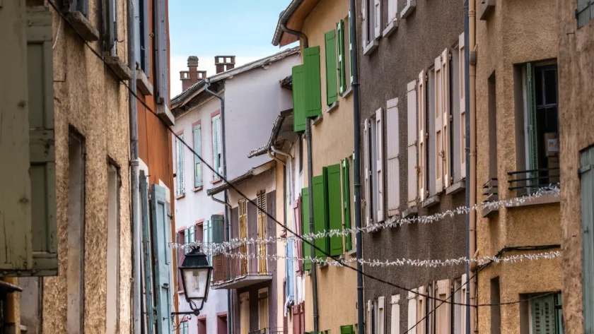 decouvrez-ces-2-magnifiques-villes-de-lallier-veritables-tresors-a-explorer-neris-les-bains-et-noyant-dallier