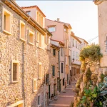 decouvrez-cette-cite-medievale-en-provence-alpes-cote-dazur-souvent-consideree-comme-la-petite-soeur-de-sisteron-et-qui-merite-une-visite