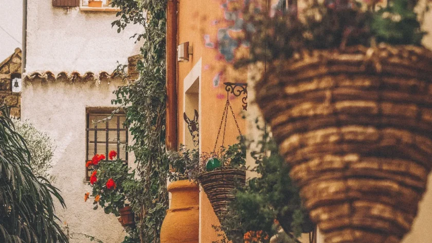 decouvrez-cette-commune-perchee-sur-la-cote-dazur-le-village-littoral-le-plus-haut-deurope