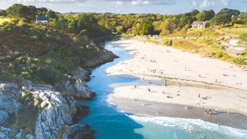 decouvrez-cette-destination-inattendue-de-bretagne-au-charme-envoutant-qui-va-vous-seduire-anse-rospico-a-nevez