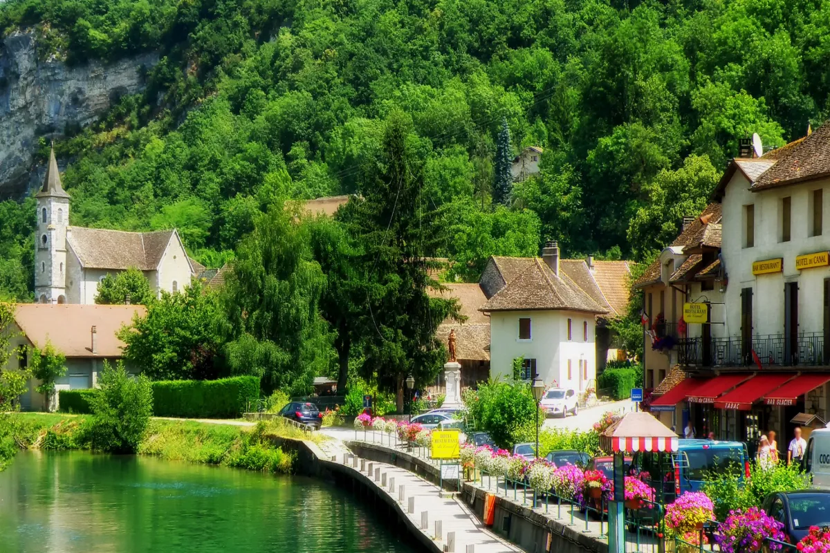 Découvrez cette pépite cachée d&rsquo;Auvergne Rhône-Alpes, un secret parmi les plus beaux villages de France