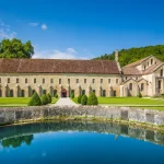 decouvrez-labbaye-cistercienne-et-ses-jardins-luxuriants-un-ecrin-de-verdure-paisible-en-plein-coeur-de-la-somme
