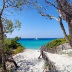 decouvrez-le-lagon-secret-de-corse-rival-des-plus-beaux-spots-des-caraibes