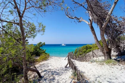 decouvrez-le-lagon-secret-de-corse-rival-des-plus-beaux-spots-des-caraibes