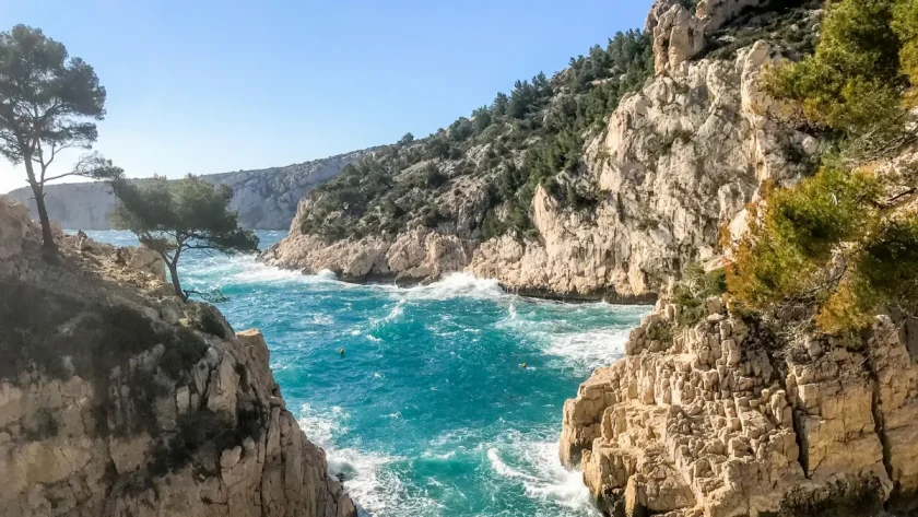 decouvrez-ou-trouver-les-plages-les-moins-polluees-de-marseille-pour-une-baignade-saine-et-paisible